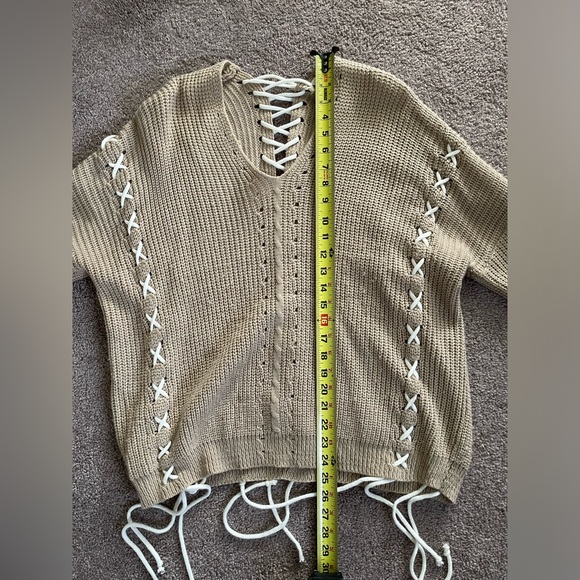 Lace-up Sweater - Picture 3 of 8